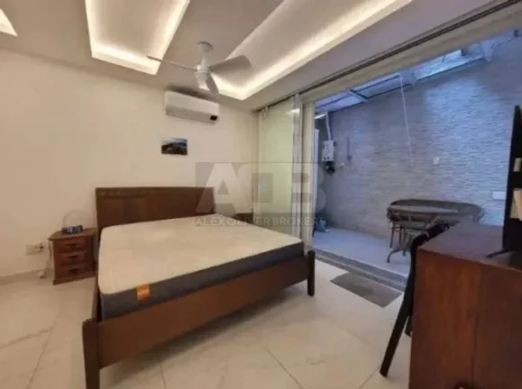 Imagem Apartamento à venda em Copacabana, 48m2, Quarto e Sala, 50 metros da Praia.