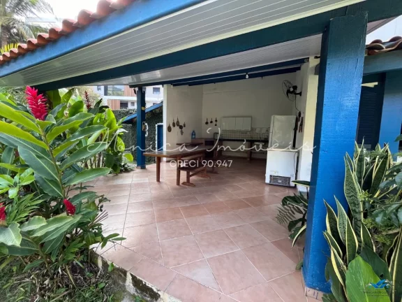 Imagem Área ampla com 3 imóveis - OPORTUNIDADE para pousada (80 mts da Praia)