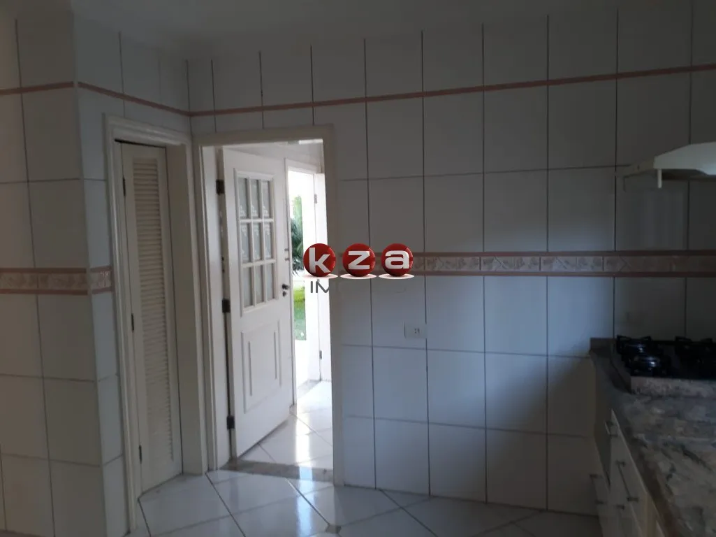 Imagem Casa de 3 quartos no Condomínio Terras do Caribe, em Valinhos-SP: 3 salas, 1 suíte, 4 vagas de garagem e 218m² de área.