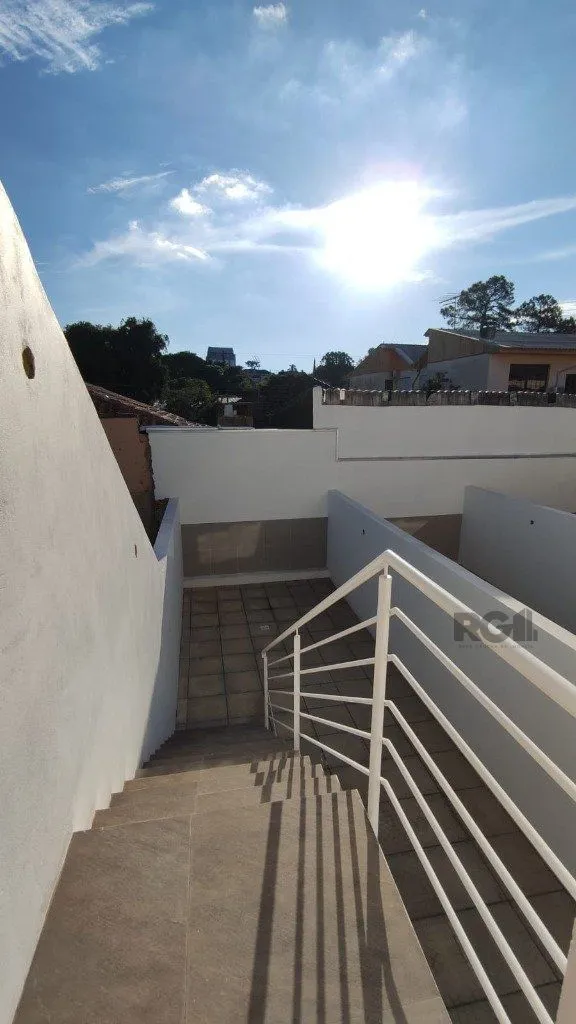 Imagem Sobrado Pronto, no Jardim Itu-Sabará: 2 Dormitórios, 1 Suíte.