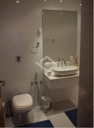 Imagem Apartamento de 7 Quartos para Venda em Copacabana com 350 m²