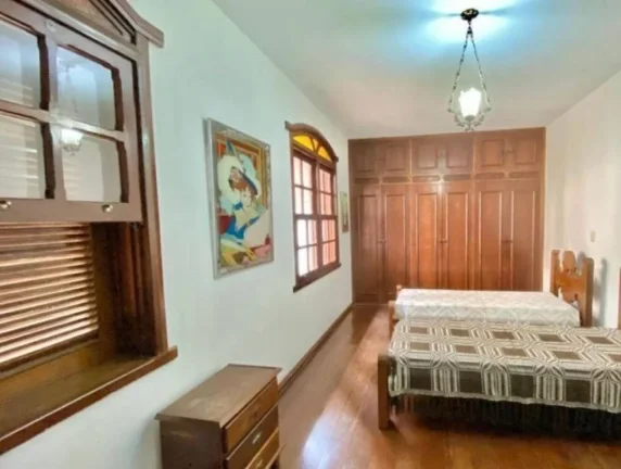 Imagem EXCELENTE CASA NO MANGABEIRAS COM 05 QUARTOS,02 SUÍTES E 04 VAGAS.