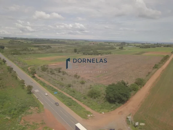Imagem ÁREA RURAL AS MARGENS DA BR-020 18,9 HECTARES O CÓRREGO PASSA DENTRO ESTUDA TROCA