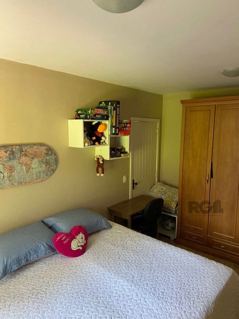 Imagem Casa com 2 suítes, lareira, deck, vaga de garagem - 140m² no bairro Laje de Pedra, Canela/RS