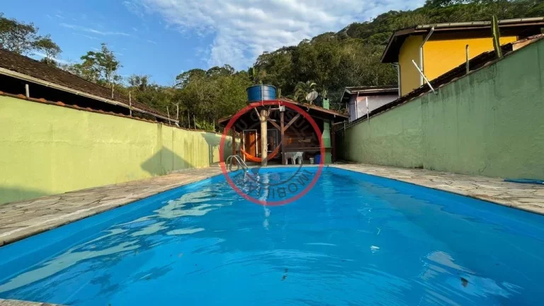 Imagem Casa Térrea, com 2 Quartos, Piscina, Área Gourmet, 3 vagas ,Acesso ao Rio ,Mobiliada