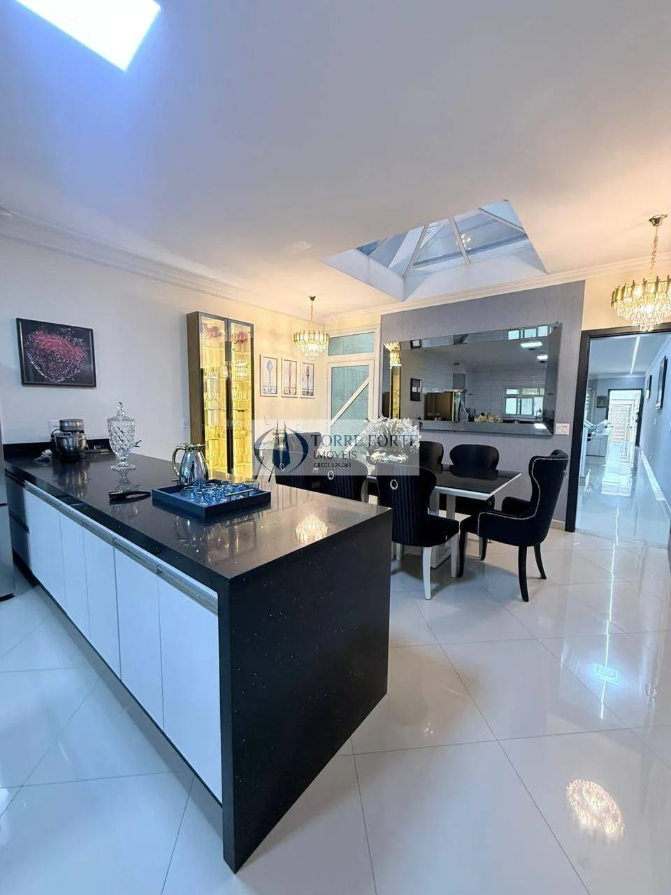 Imagem Linda casa com 4 dormitorios 4 suites 2 vagas na Penha.