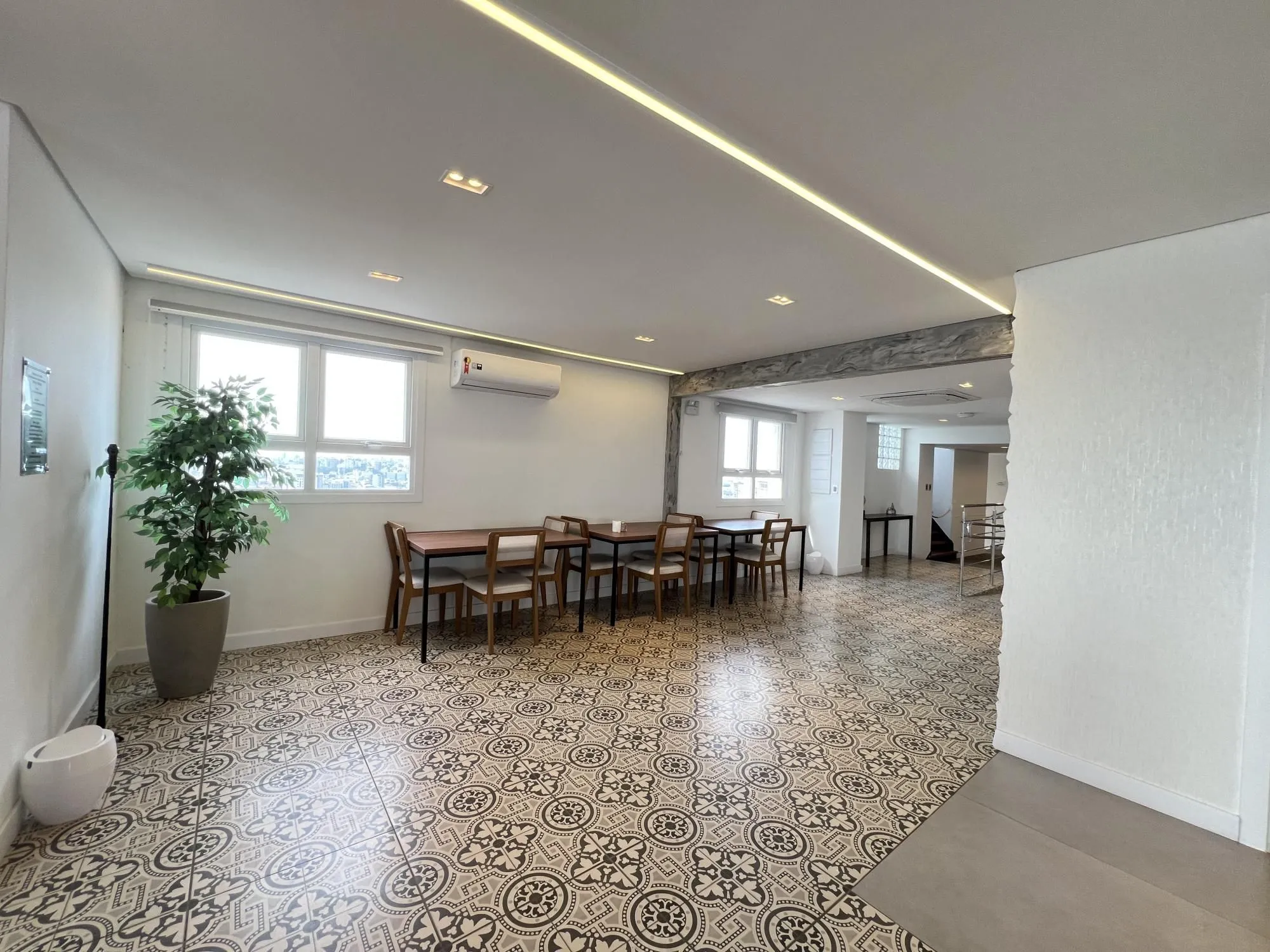 Imagem Sala Comercial Mobiliada 68m² - Centro, Prédio 24h com Rooftop