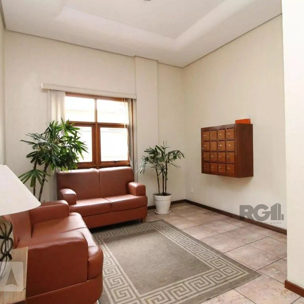 Imagem Vende-se apartamento 2 dorm c/ suite, living com sacada c/ churrasuqiera, vaga coberta - 93m² - Mont Serrat