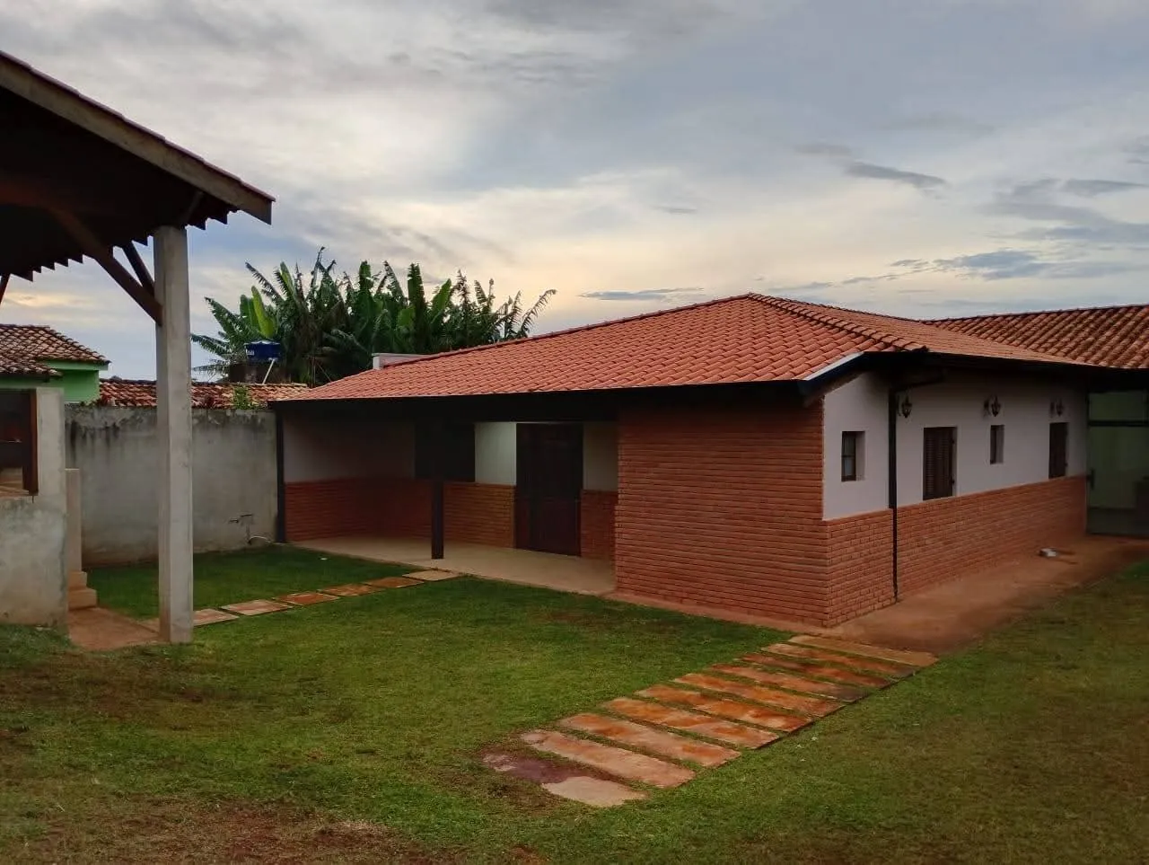Imagem Linda chácara 280m² de área construída em Araçoiaba da Serra