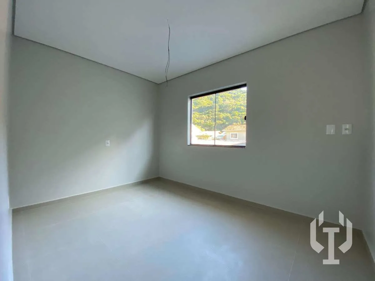 Imagem Sobrado Novo à Venda no Centro de Porto Belo - 3 Suítes