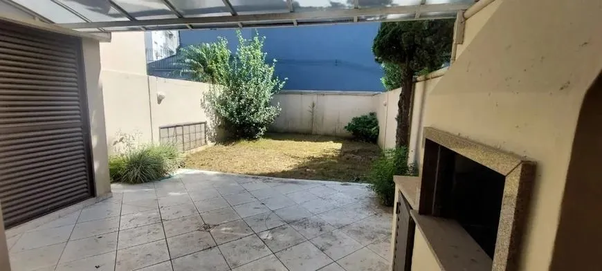 Imagem Casa em condomínio com 3 dormitórios, suíte, sótão e lazer completo - 106m²