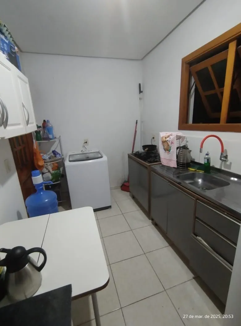 Imagem Casa de esquina no bairro Hípica - 2 dormitórios