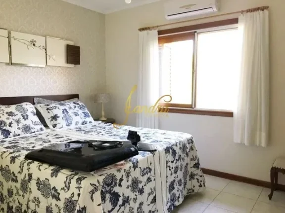 Imagem Casa térrea mobiliada e decorada em dois lotes, ótima localização