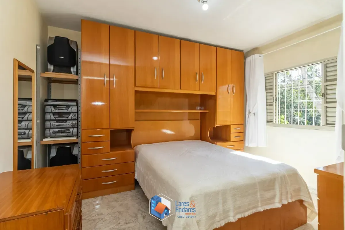 Imagem Sobrado para venda em Vila Nossa Senhora do Retiro com 6 quartos, sendo 1 suíte, 190m²