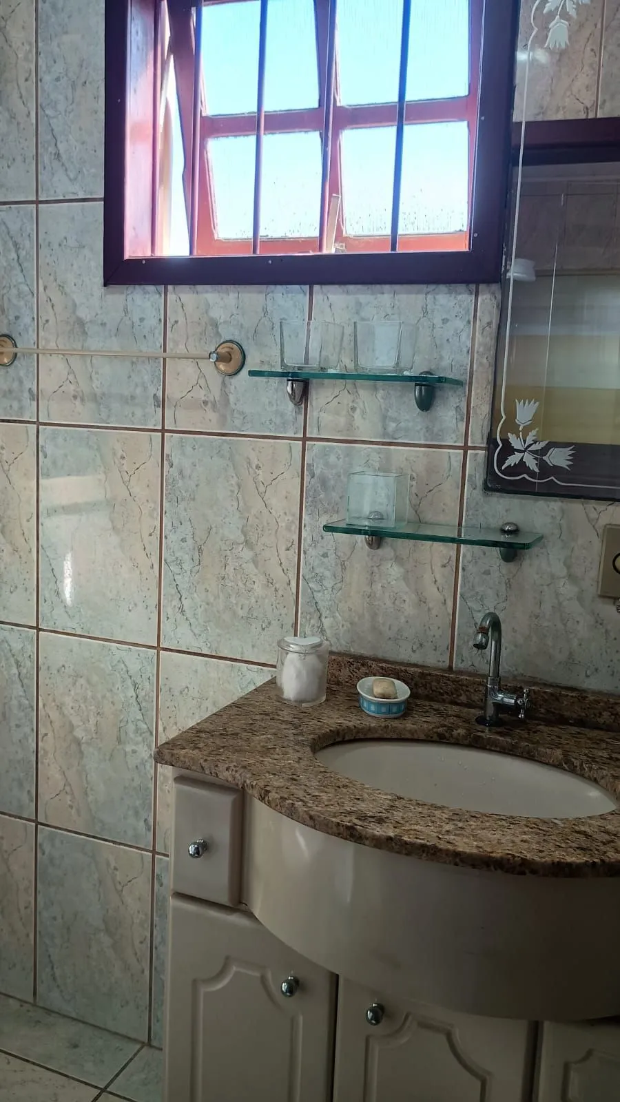 Imagem Casa 3 dormitórios, 1 suíte, 2 vagas, Bairro Monte Carlo