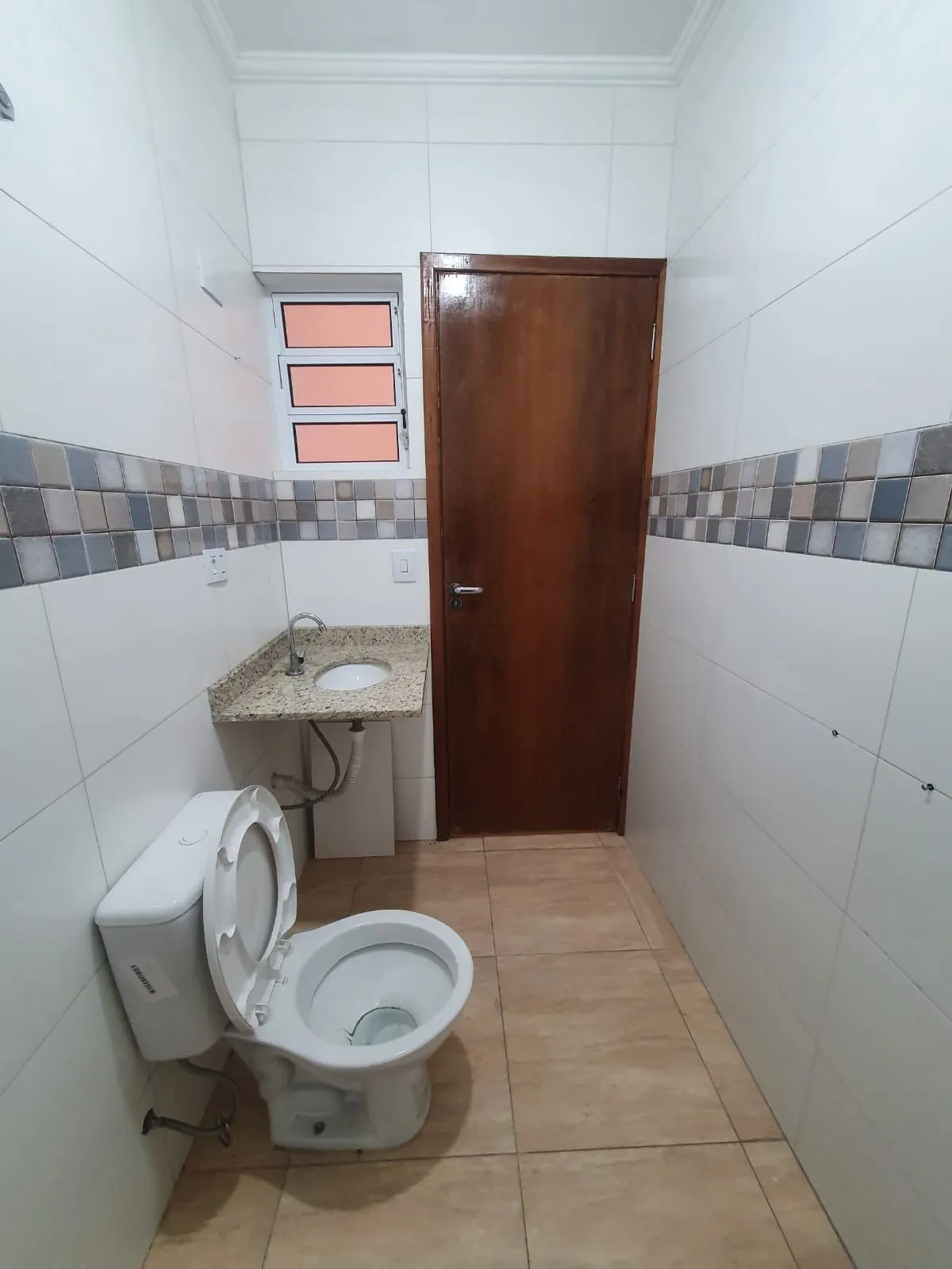 Imagem Investimento à Beira-Mar: Prédio Moderno e Renda Garantida em Balneário Gaivotas