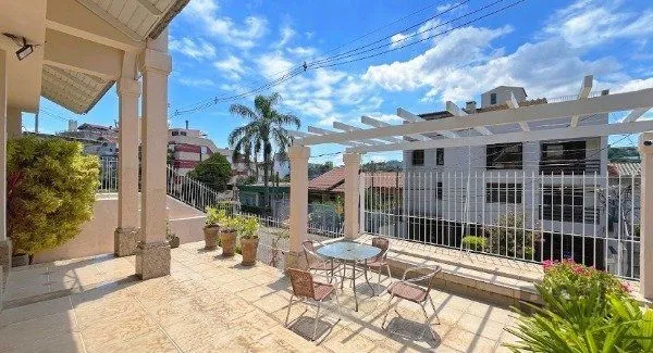 Imagem MAGNÍFICA CASA EM LOCALIZAÇÃO PRIVILEGIADA - TRANQUILIDADE E CONFORTO