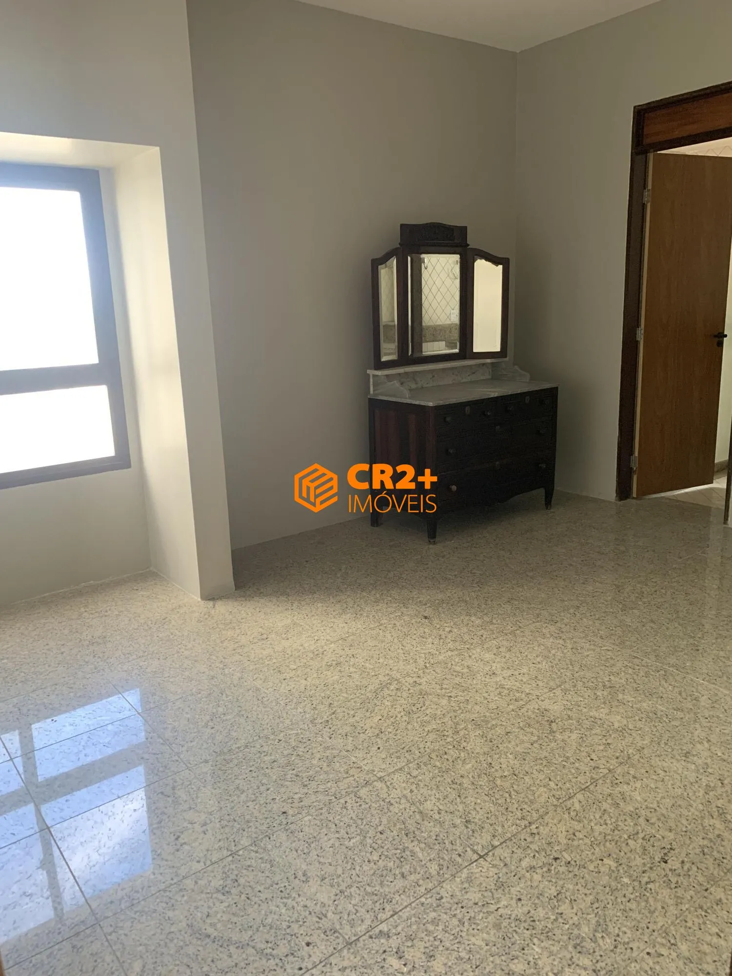 Imagem Vendo apartamento beira mar de piedade com 4 suítes- 247m²
