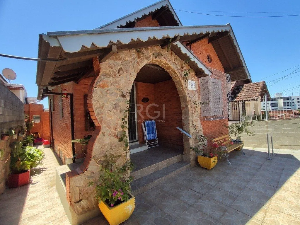 Imagem Casa para Venda - 142.8m², 4 dormitórios, 5 vagas - Teresópolis
