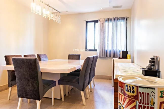 Imagem Apartamento para locação em Moema, com 2 suítes, 3 vagas de garagem.