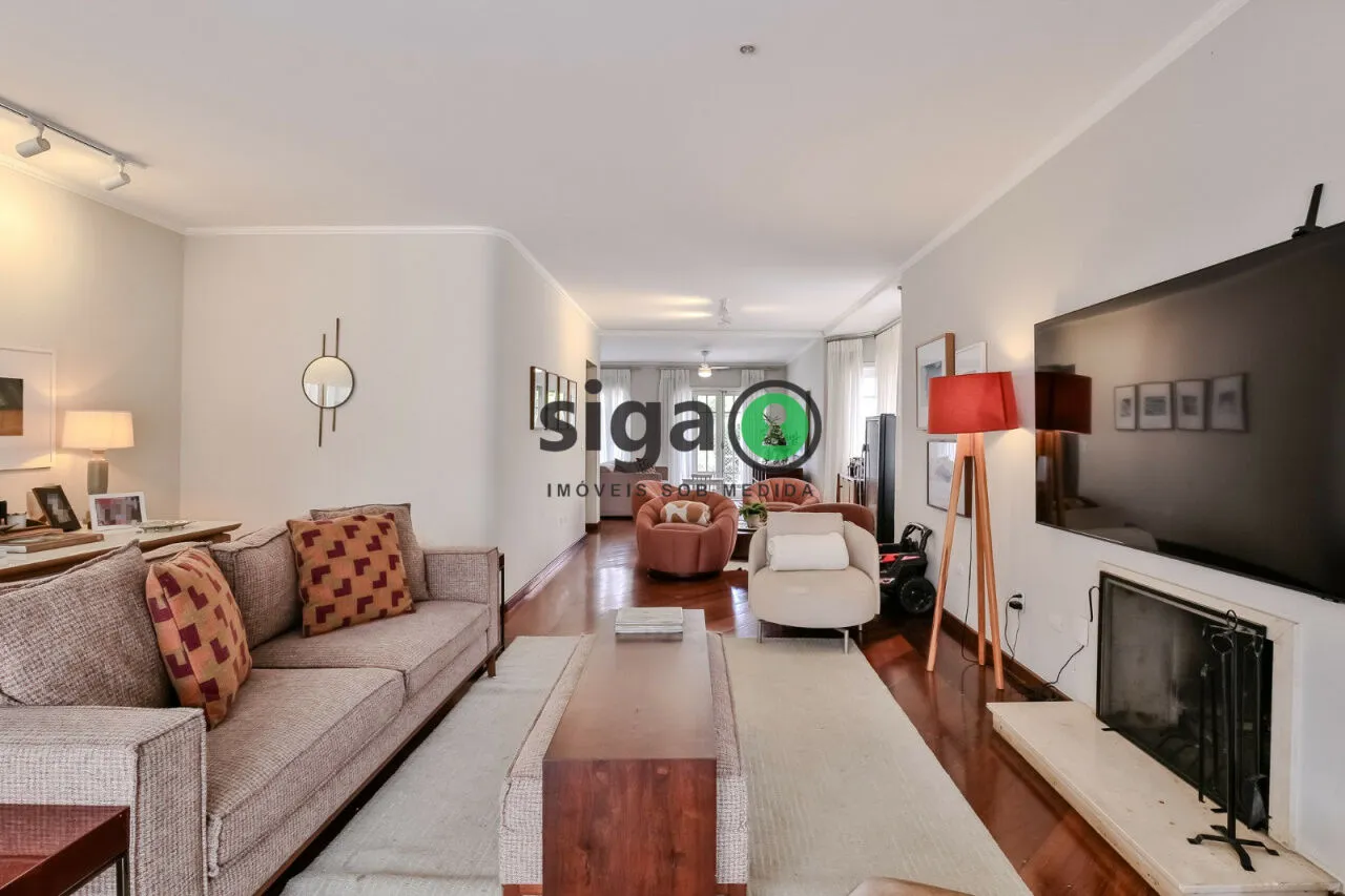 Imagem Casa sofisticada com 5 quartos, piscina privativa e sótão versátil!