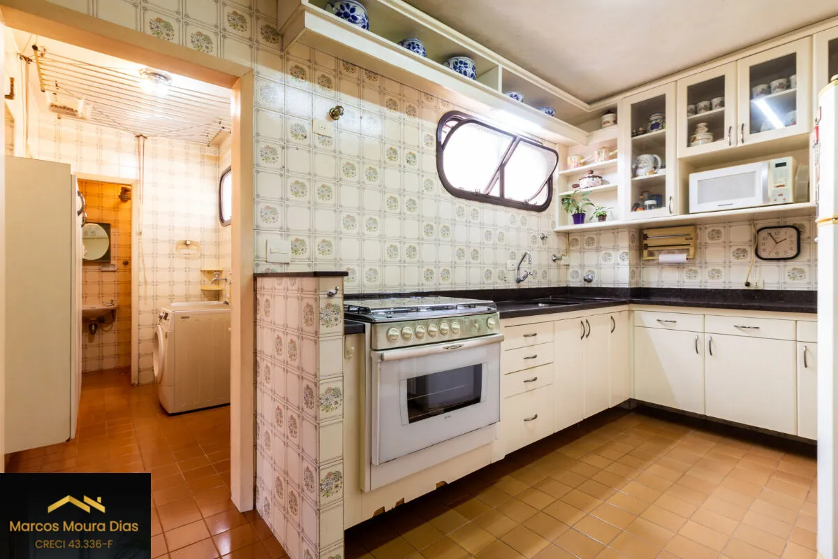 Imagem Apartamento em Perdizes com 4 Dormitórios ( 1 suíte) com 136m² e 2 Vagas. Edifício com Piscina e Portaria 24 hs