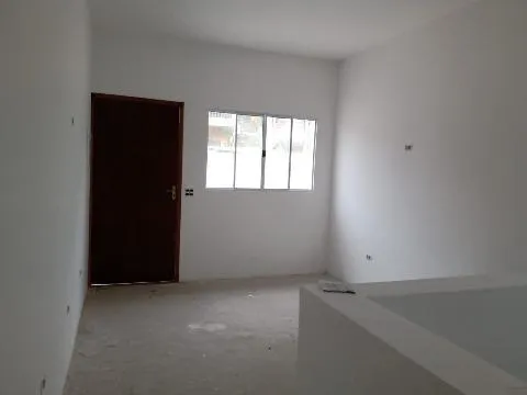 Imagem VENDA DE CASA NO CENTER VILLE, EM ARUJÁ/SP, 257m² com 3 dormitórios, suíte com varanda, sala de estar, cozinha, lavanderia e 01 vaga. CONSULTE-NOS.