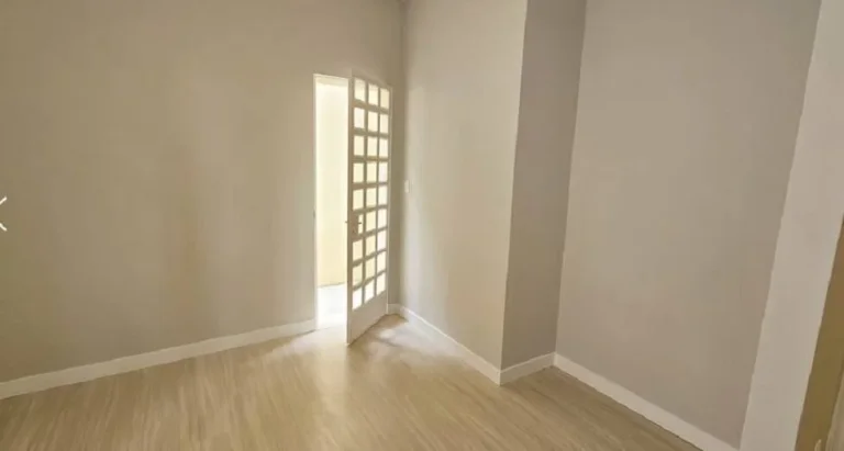 Imagem ÁTIMA ÁREA PRIVATIVA, REFORMADA COM 04 QUARTOS, 04 VAGAS NO SANTO ANTÔNIO!!