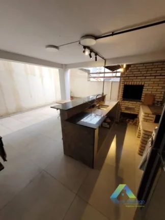 Imagem SANTO ANDRÉ CASA 241m², 5 dormitórios, 4 vagas ótima localização e valor