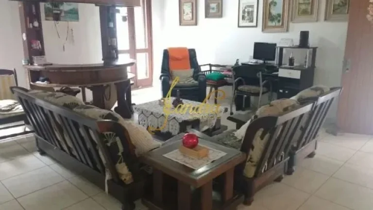 Imagem Sobrado em Atlântida! Apenas 01 quadra do mar com 04 dormitórios