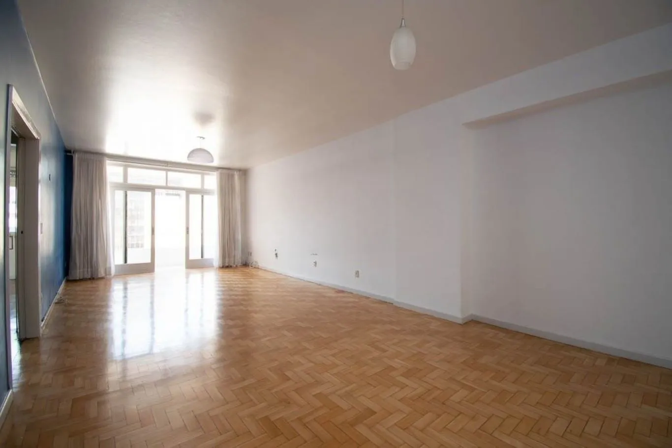 Imagem Apartamento de 3 dormitórios à venda no Bairro Centro Histórico, Porto Alegre.