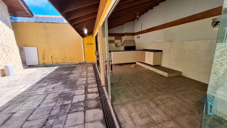 Imagem Sobrado 04 quartos c/suíte, edícula, ático no Novo Mundo em Curitiba PR