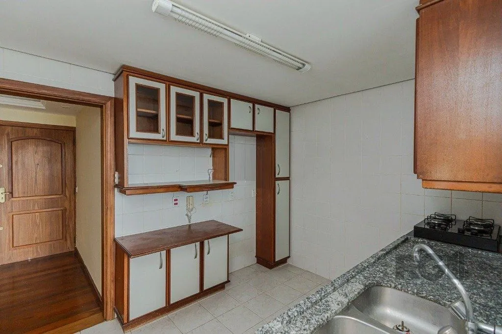 Imagem Vende-se excelente apartamento 3 quartos c/ suíte, 2 vagas, living com lareira, sacada e churrasqueira - 97m² - Auxiliadora