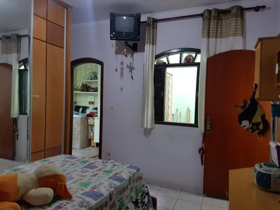 Imagem Sobrado mobiliado à venda, 210m² área construída 3 Dormitorios 4 Vagas