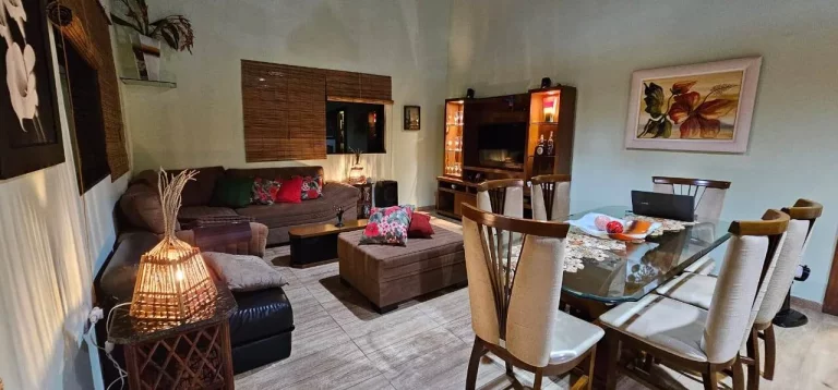 Imagem EXCELENTE CASA PORTEIRA FECHADA