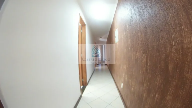 Imagem Casa de luxo à venda em Niterói-RJ, bairro Pe Pequeno: 9 quartos, 3 suítes, 4 salas, 9 banheiros, 3 vagas de garagem, 370m² de área.