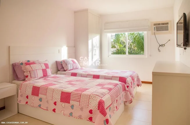 Imagem Casa em Condomínio à Venda em Geribá, Búzios-RJ: 4 Quartos, 4 Suítes, 5 Banheiros, 2 Vagas, 450 m².