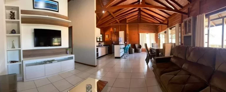 Imagem Casa Aconchegante e Mobiliada com Piscina e Área Gourmet em Ibiraquera - Imbituba/SC
