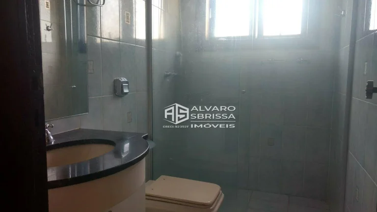 Imagem Casa estilo colonial, possui 3 suítes com ar condicionado e armários. Condomínio Portella Itu SP