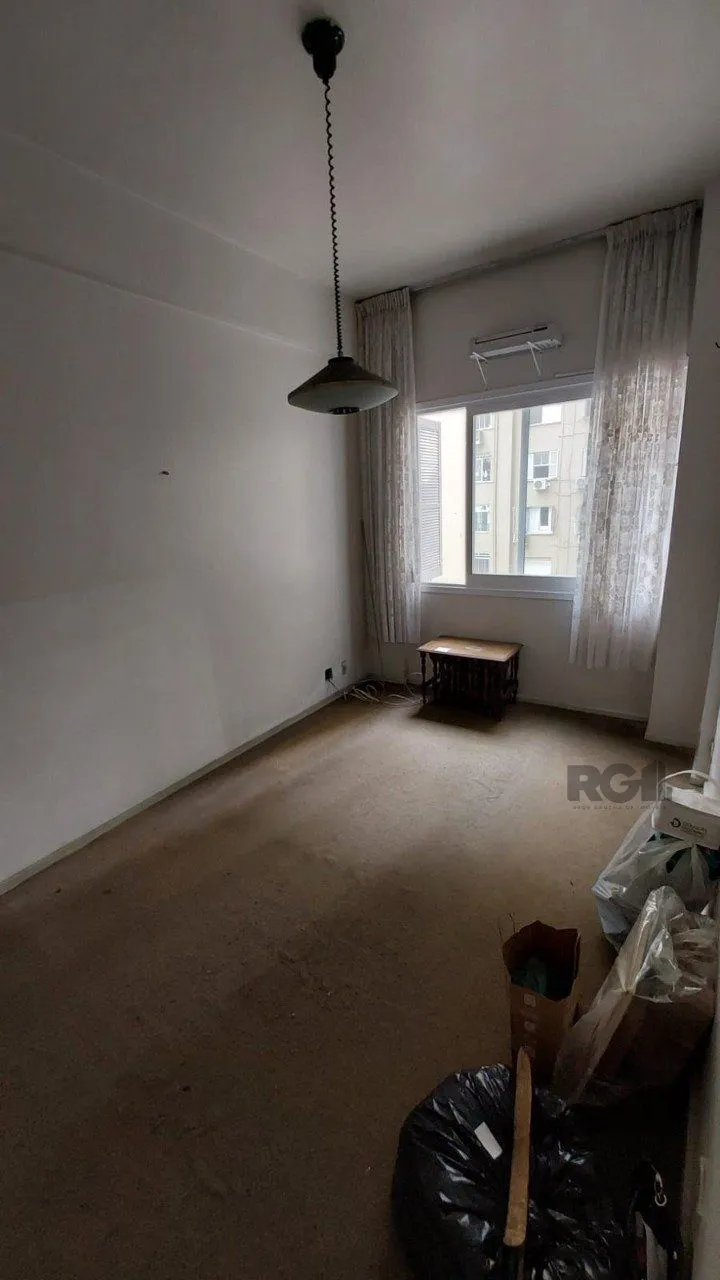 Imagem Apartamento no Centro de 2 dormitórios reformado