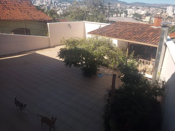 Imagem Casa com 4 Quartos e 4 banheiros à Venda, 228 m².