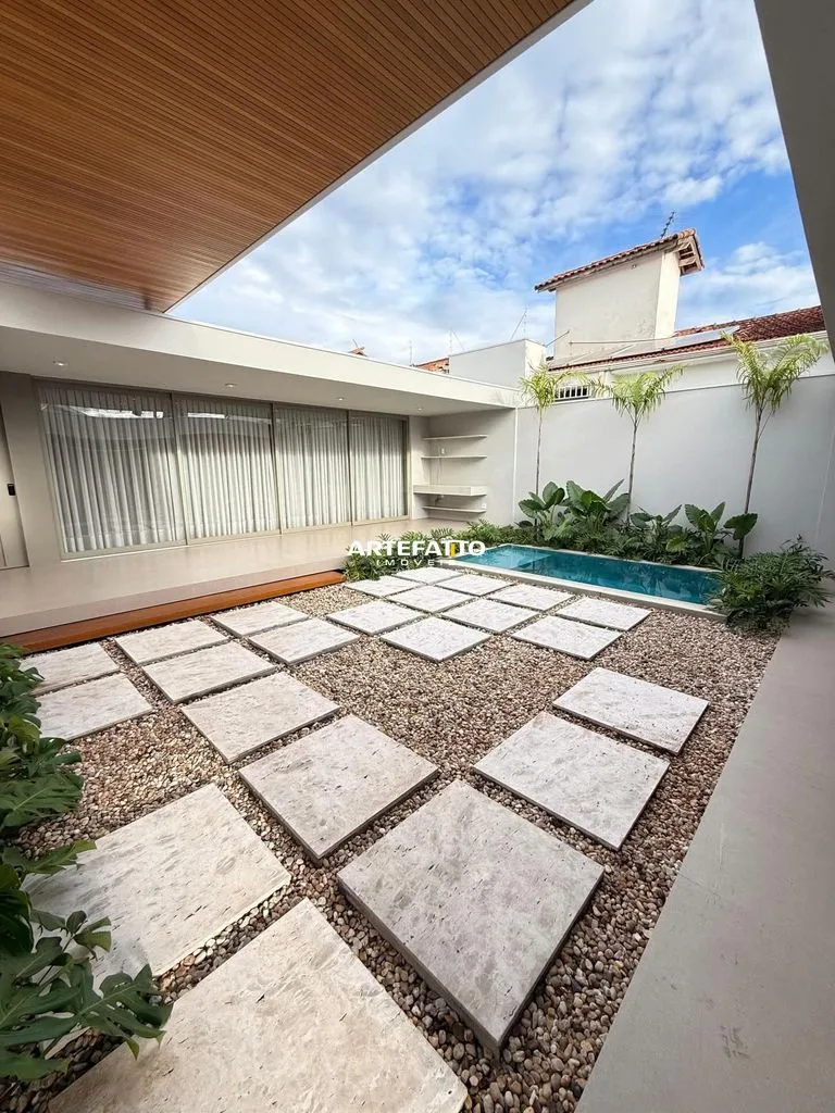 Foto do imóvel Casa com 4 Suítes em Rua Alberto Schirato