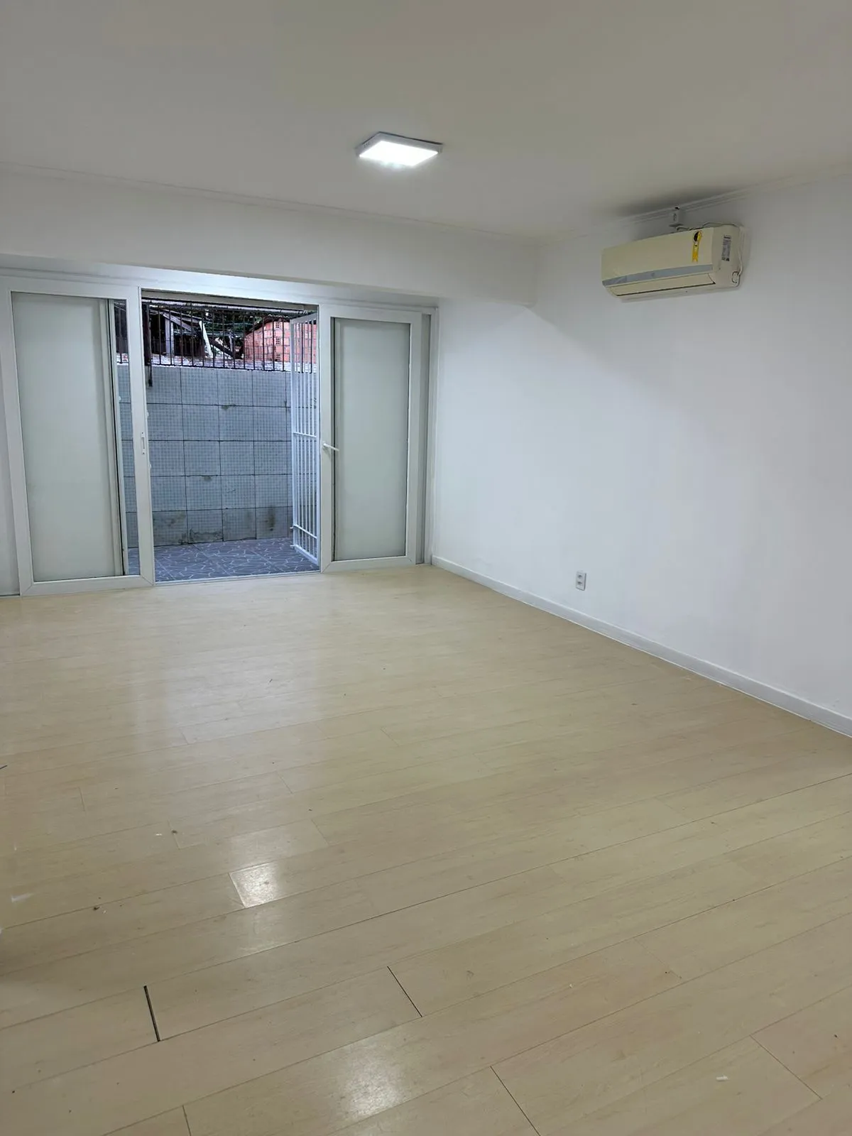 Imagem Apartamento com 3 Quartos, térreo com pátio privativo, 1 vaga coberta à Venda, 88m² privativos, só R$ 299.000