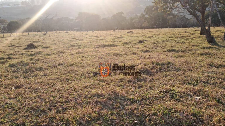 Imagem Sítio com 4 suítes à venda, 57000 m² por R$ 1.590.000 - Estiva do Agudos - Bragança Paulista/SP