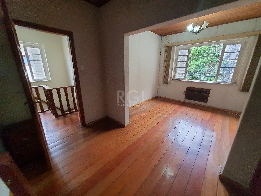 Imagem Casa para Venda - 300m², 3 dormitórios, sendo 3 suites, 5 vagas - Santana