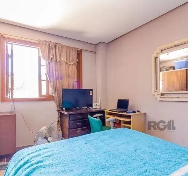 Imagem Casa sobrado no Partenon de 4 dormitórios e 2 vagas