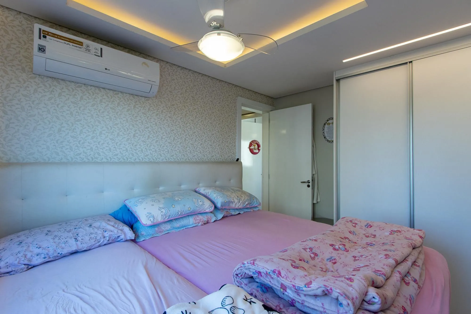 Imagem Apartamento com 2 dormitórios no bairro Cavalhada