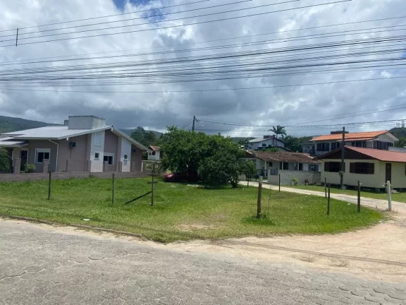 Imagem Terreno de Esquina à Venda em Garopaba, 363m², Escritura Pública e Ótima Localização!