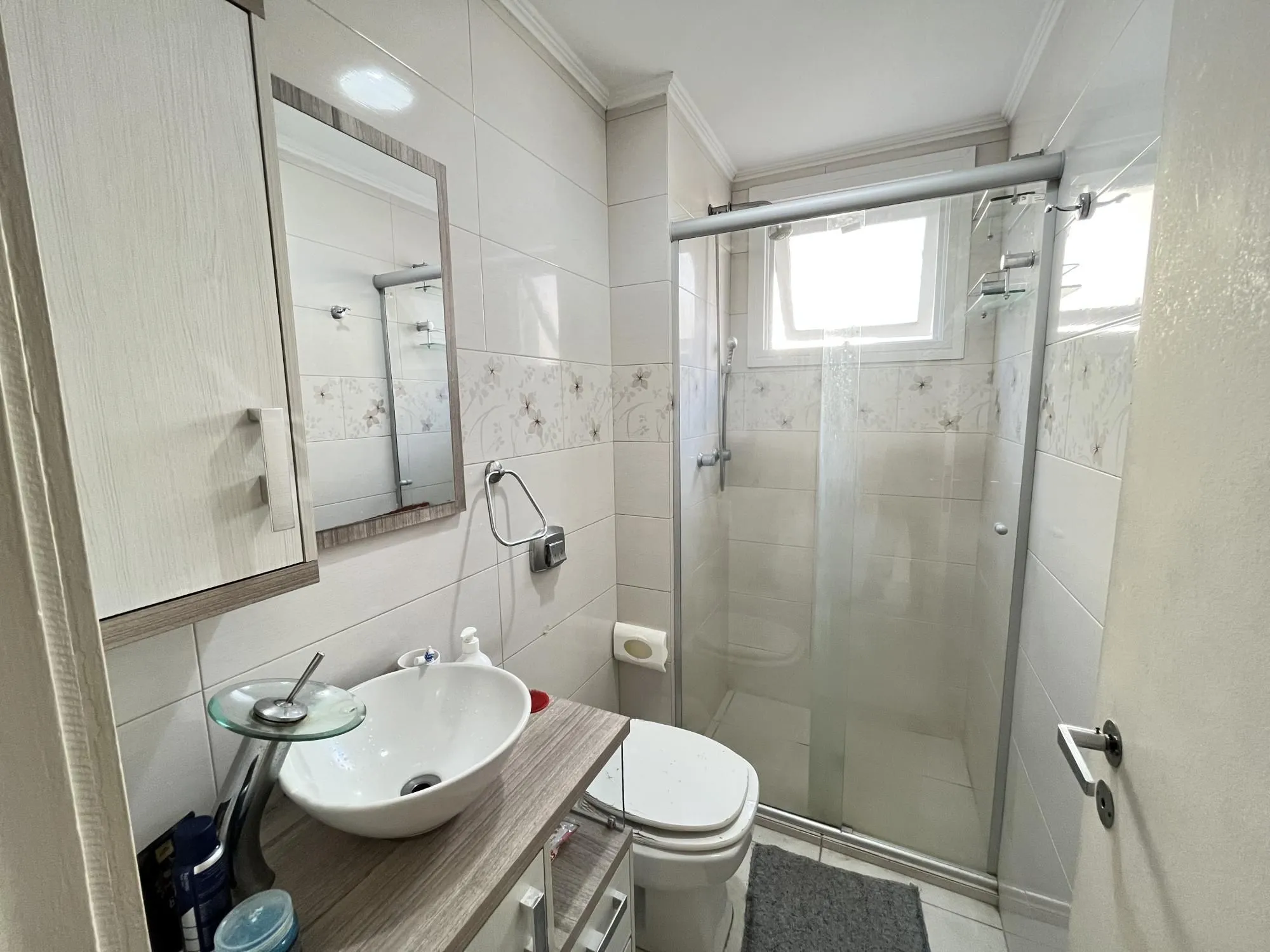 Imagem Apartamento de 2 quartos, suíte e 1 vaga de garagem no bairro Santana em POA/RS