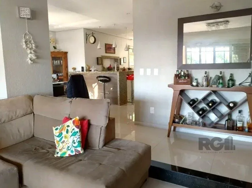 Imagem Casa de 307m² - 3 dormitórios, piscina, 4 vagas no bairro Espírito Santo